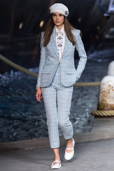 Look 28